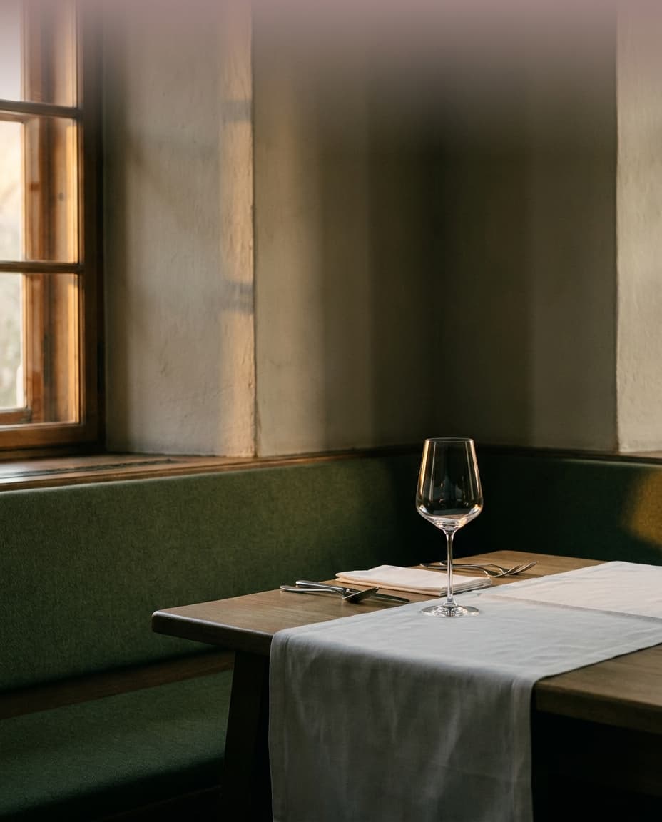 Abendlicht in der Gaststube des Hotel St. Leonhard